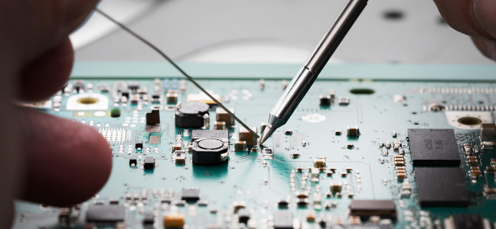 Solderen en Micro soldeer service Solderen en Micro soldeer service